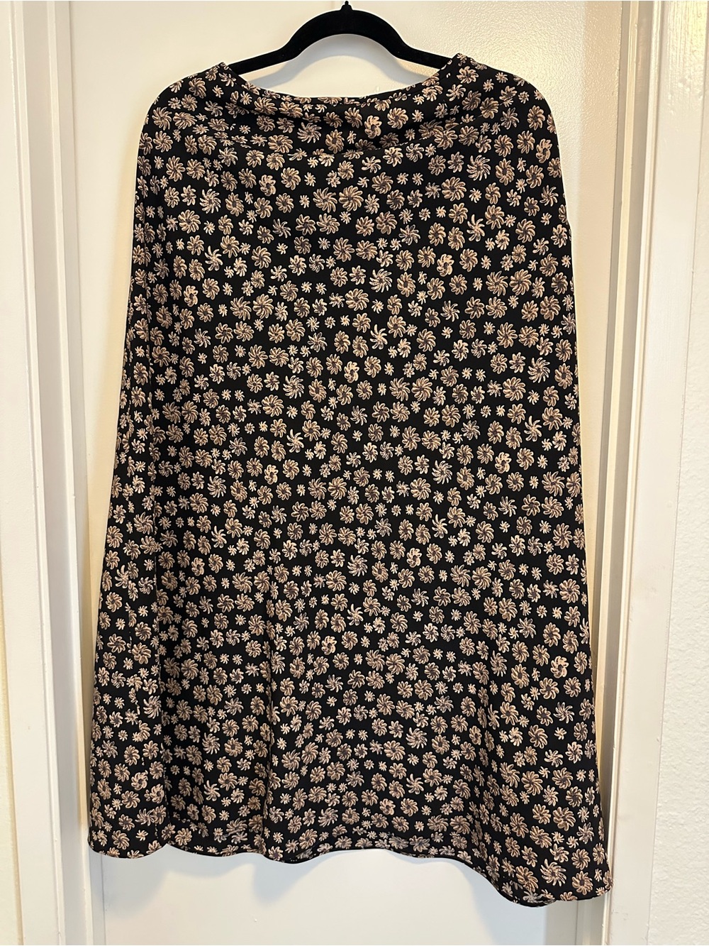 Kenar Black Y2K Maxi Skirt with Cream Floral Print and Side Zipper
